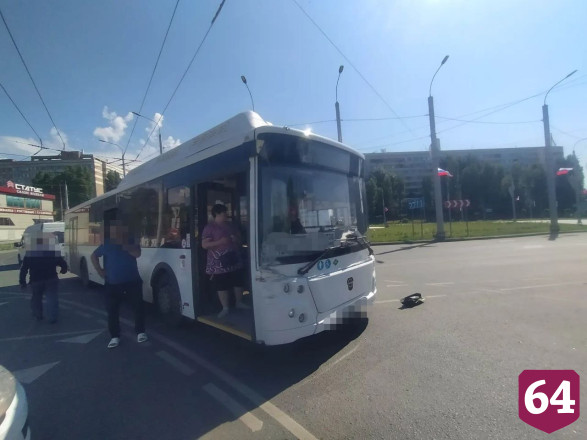 Три человека пострадали в ДТП с автобусом в центре Саратова